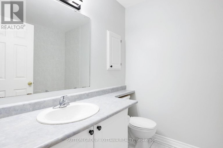 29373645/115-tall-pines-private/leslie-park/ottawa/ontario/K2H1H1_29