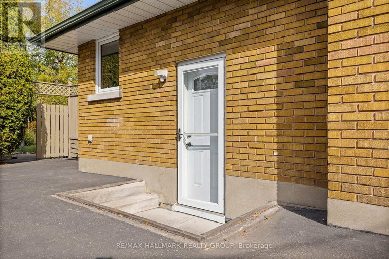 29013157/18-kerry-crescent/city-viewskylinefisher-heightsparkwood-hills/ottawa/ontario/K2E5V6_40