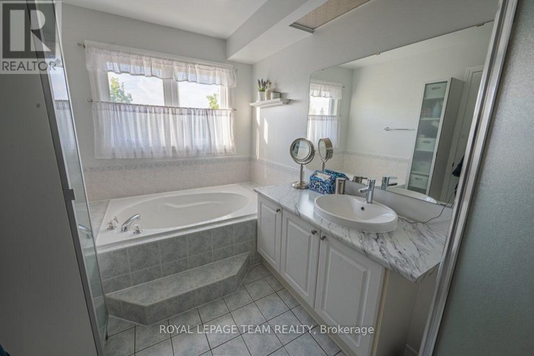 28754448/19-locheland-crescent/barrhaven-east/ottawa/ontario/K2G6H2_28