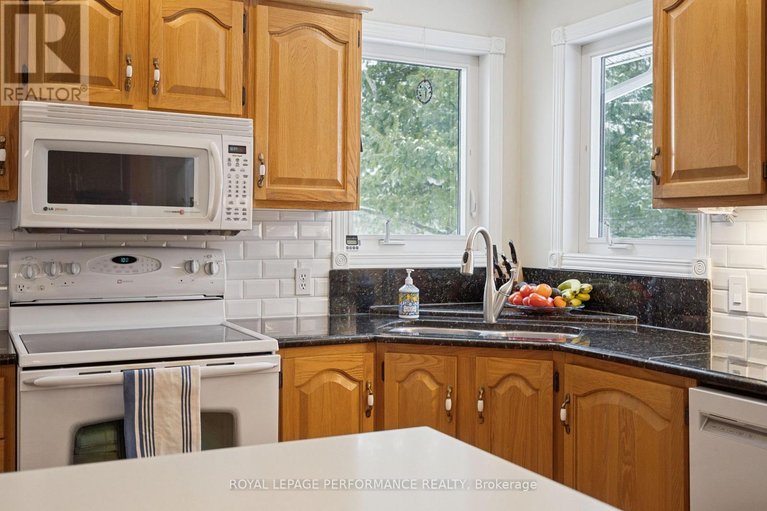 29518098/19644-marcoux-road/north-glengarry-kenyon-twp/north-glengarry/ontario/K0C1A0_10