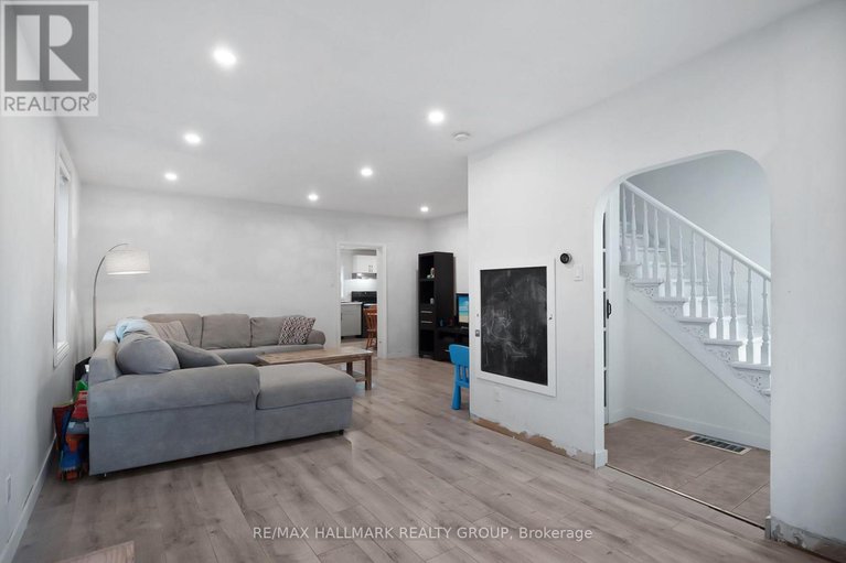 29081358/475-centre-street/winchester/north-dundas/ontario/K0C2K0_8