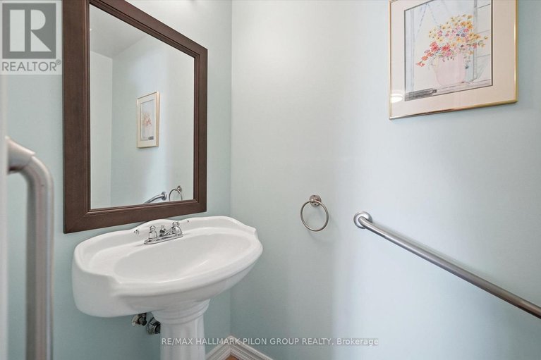 29402529/1354-mountainside-crescent/bilberry-creekqueenswood-heights/ottawa/ontario/K1E3G5_13