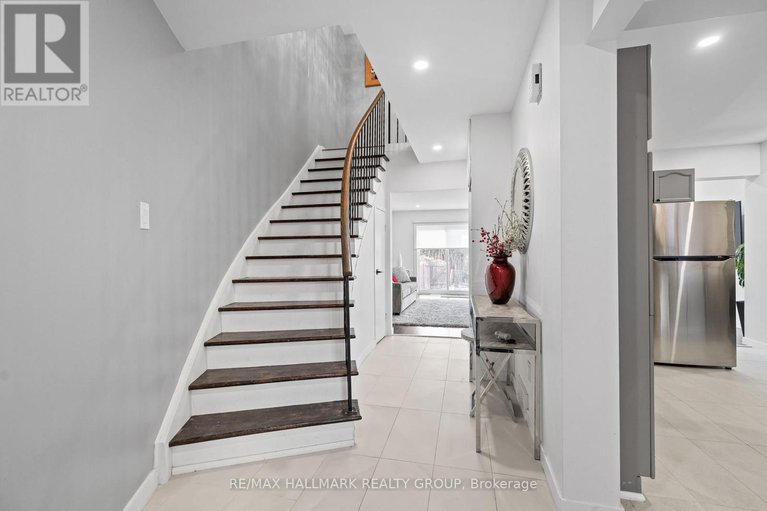 28087558/18-1964-wildflower-drive/queenswood-heights-south/ottawa/ontario/K1E3V4_4