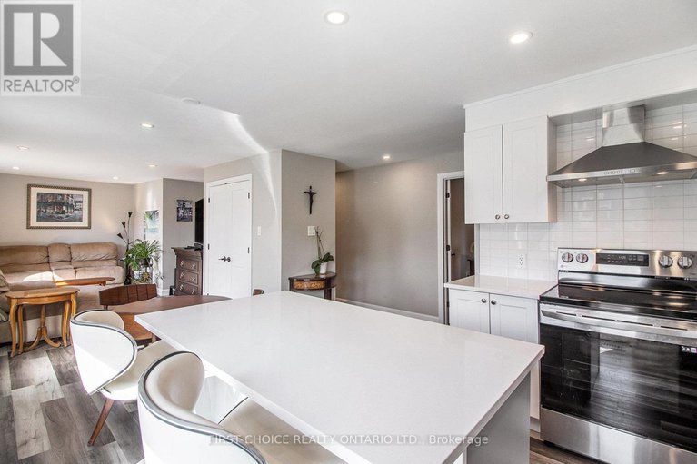 28911965/802-chapman-street/town-of-rockland/clarence-rockland/ontario/K4K1E6_3