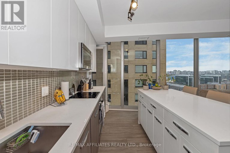 28545690/1807-111-champagne-avenue-s/west-centre-town/ottawa/ontario/K1S5V3_7