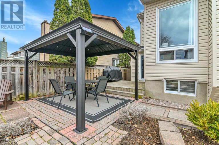 28179012/1728-smithers-crescent/chateauneuf/ottawa/ontario/K1C4X2_30