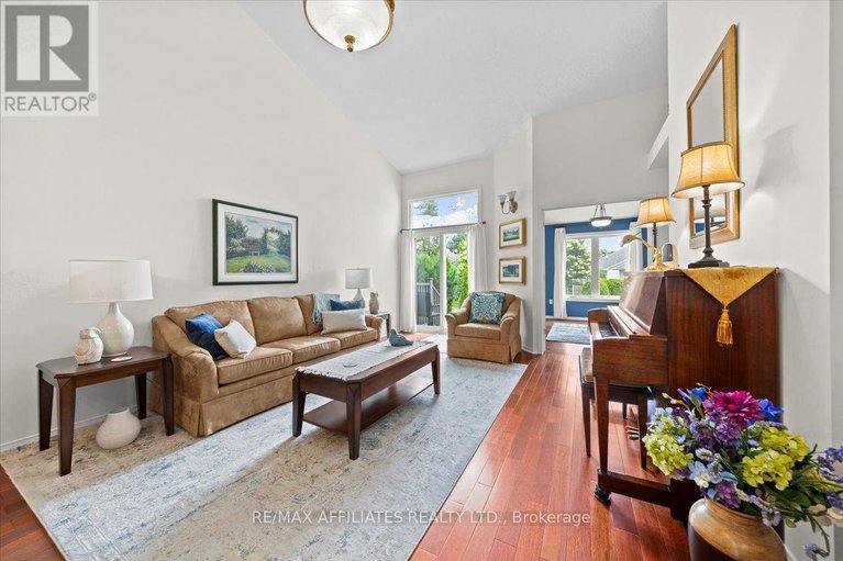 28528939/1244-foxborough-private-e/beaconwood/ottawa/ontario/K1J1E2_18
