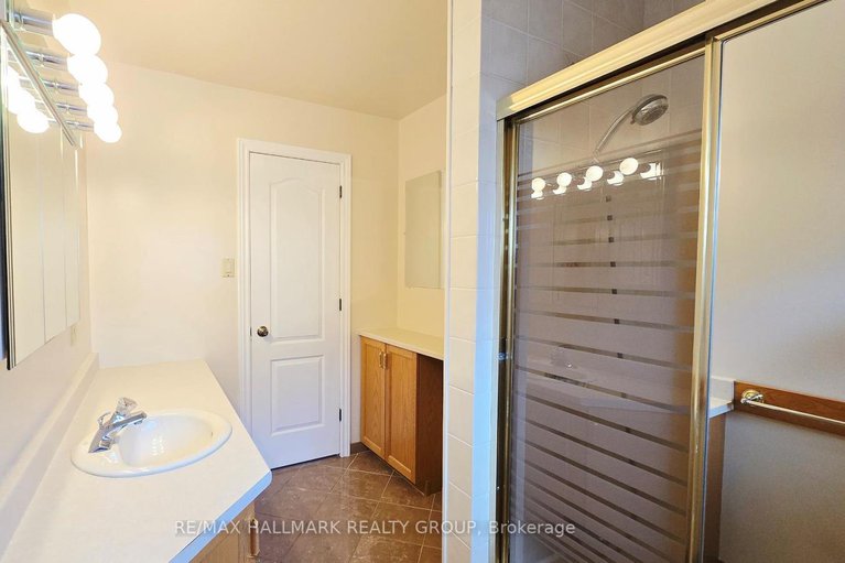 28842722/38-hadley-circle/bells-corners/ottawa/ontario/K2H6N9_21