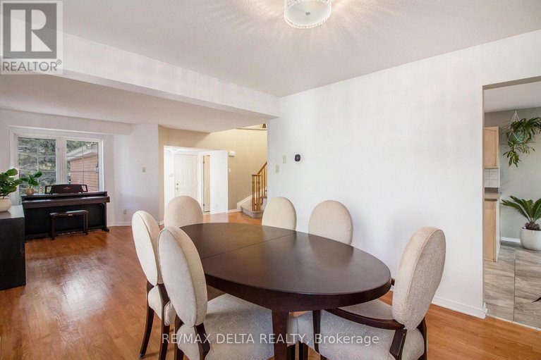 28928926/1610-duplante-avenue/fallingbrookpineridge/ottawa/ontario/K4A4A2_8