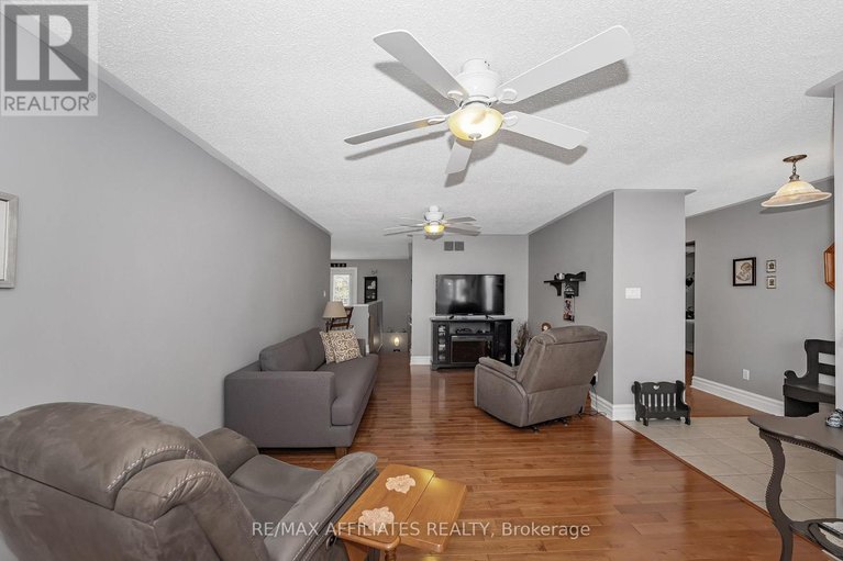 29099870/11-grove-street/iroquois/south-dundas/ontario/K0E1K0_9