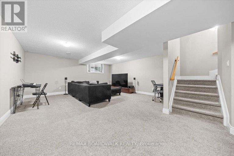 29414460/2424-marble-crescent/town-of-rockland/clarence-rockland/ontario/K4K1P6_39