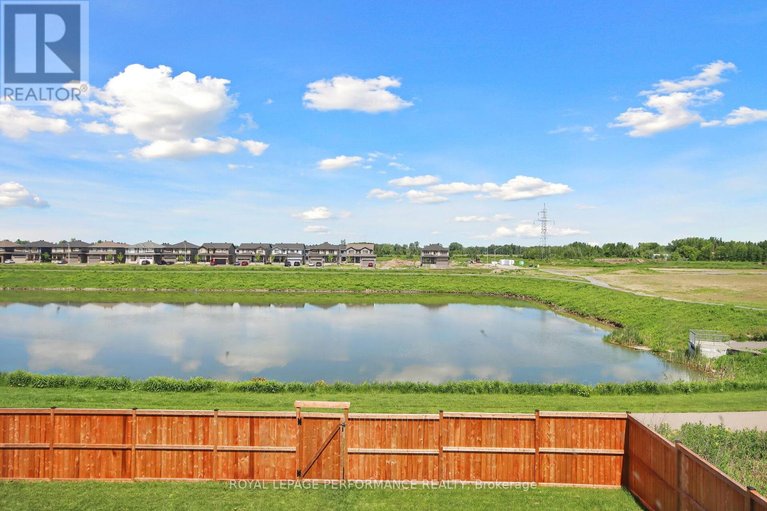 29689820/643-parkview-terrace/village-of-russell/russell/ontario/K4R0C6_25
