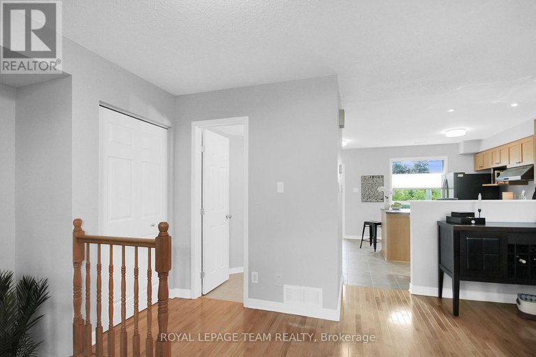 28988068/334-wiffen-private/westcliffe-estates/ottawa/ontario/K2H1G3_5
