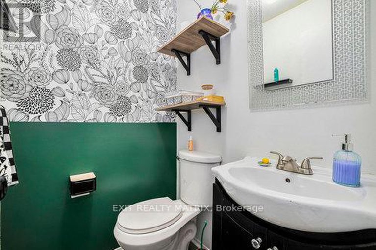 28321254/4-300-fenerty-court/katimavik/ottawa/ontario/K2L3A8_4