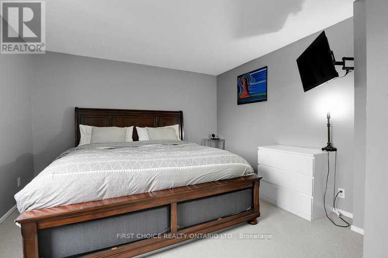 29056396/1771c-lamoureux-drive/queenswood-heights-south/ottawa/ontario/K1E2N5_19