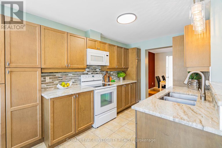 29422757/313-glenbrae-avenue/morgans-grantsouth-march/ottawa/ontario/K2W0B9_13