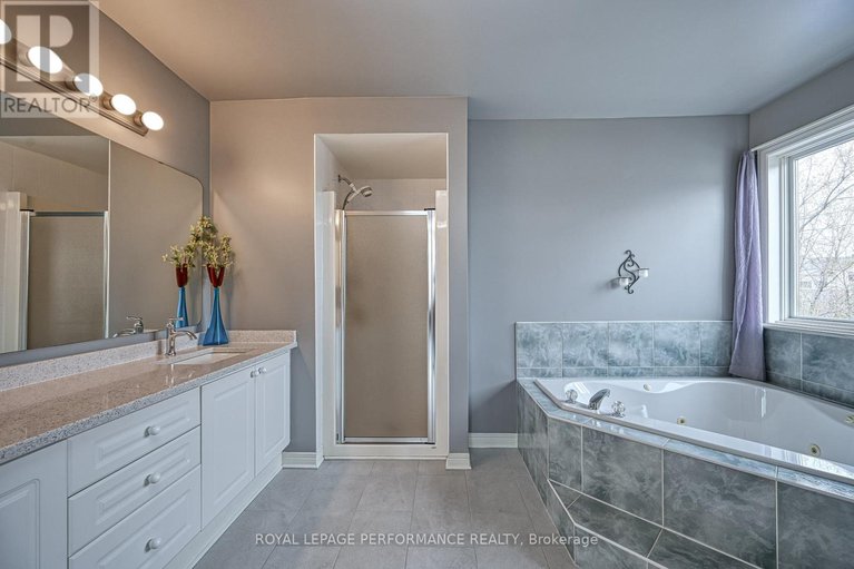 28233202/4191-wolfe-point-way/riverside-southgloucester-glen/ottawa/ontario/K1V1P5_28