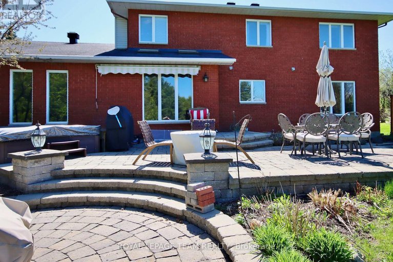 29069392/1105-cindy-hill-crescent/manotick-long-island-nicholls-island/ottawa/ontario/K4M1E8_44