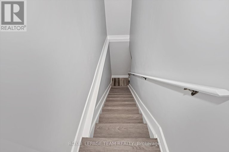 28729162/12-largo-crescent/meadowlandscrestview/ottawa/ontario/K2G3C7_27