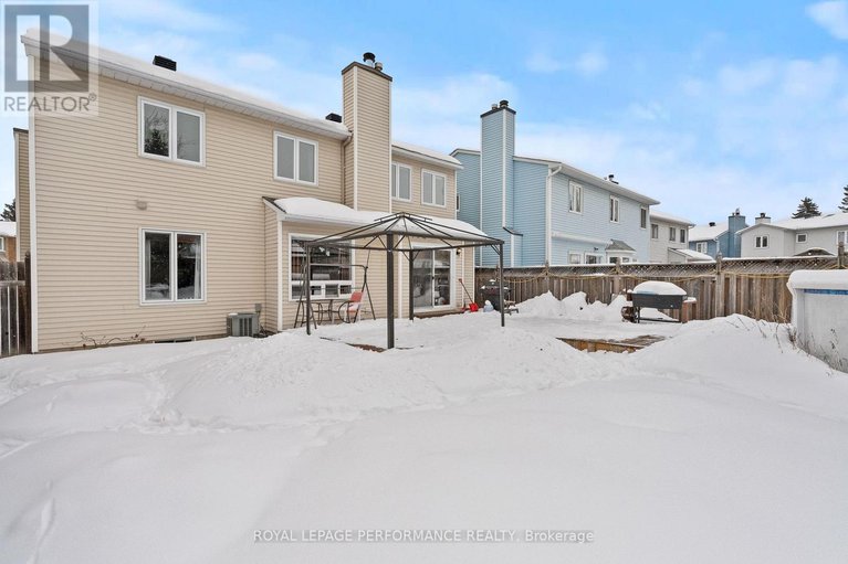 29329137/690-princess-louise-drive/fallingbrookridgemount/ottawa/ontario/K4A2C1_36