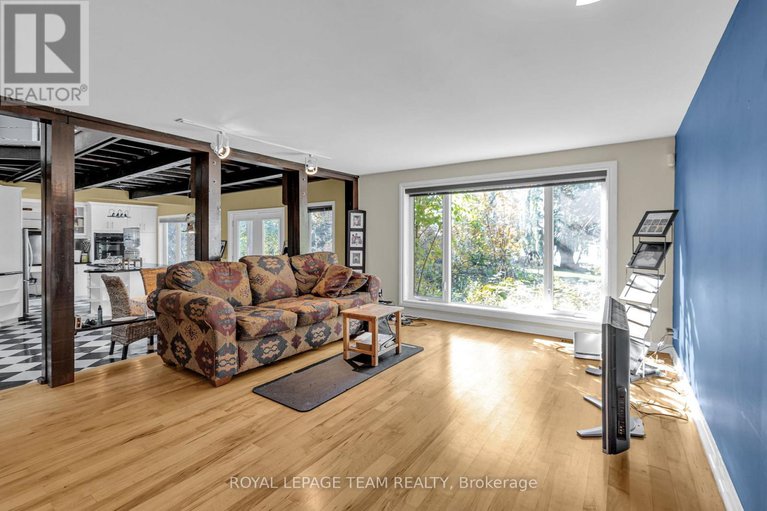 28352509/2322-summerside-drive/manotick-east-to-manotick-station/ottawa/ontario/K4M1B4_18