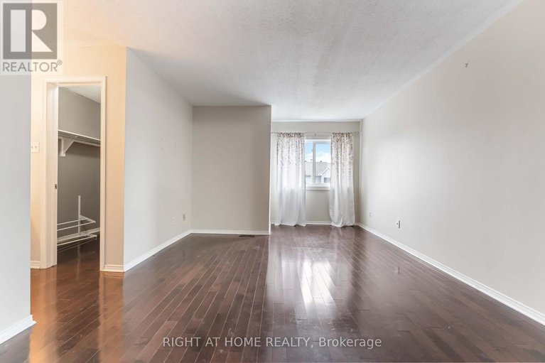 29142907/70-halley-street/heritage-park/ottawa/ontario/K2J3R3_13