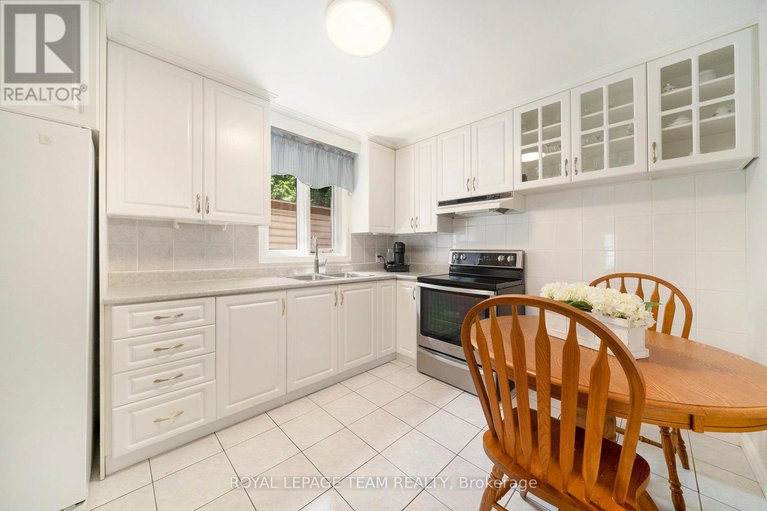 28567254/367-ravenhill-avenue/mckellarhighland/ottawa/ontario/K2A0J5_14