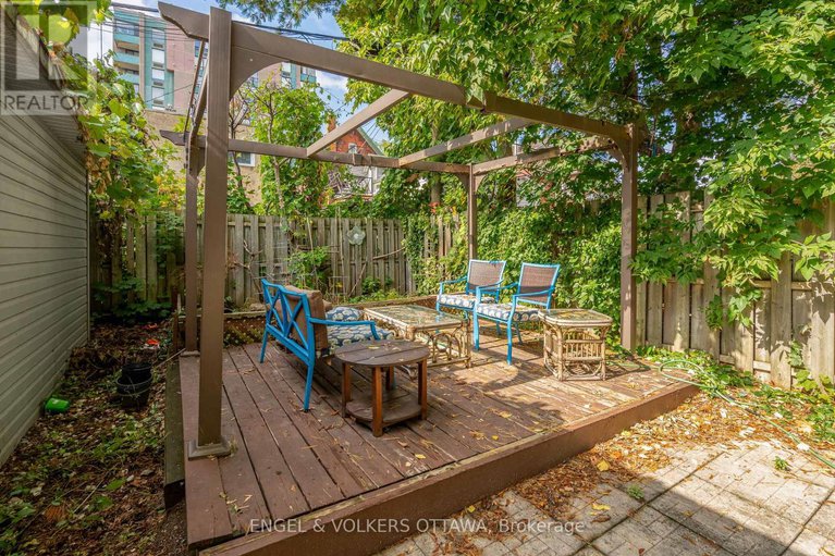 28933674/a-b-116-cambridge-street-n/west-centre-town/ottawa/ontario/K1R7A7_20