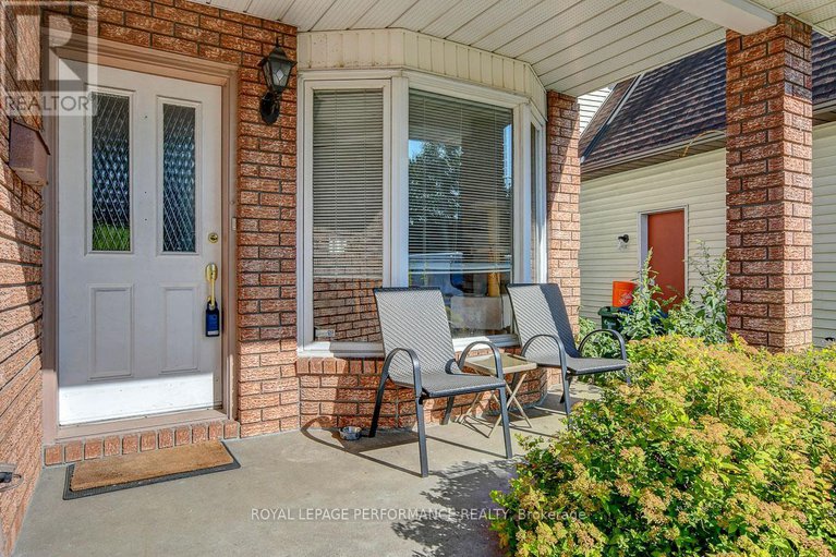 28896449/1815-belval-crescent/orleanssunridge/ottawa/ontario/K1C6J3_2