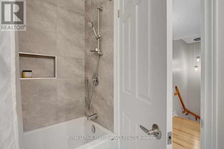 28841567/3-2-columbus-avenue/overbrook/ottawa/ontario/K1K1R3_38