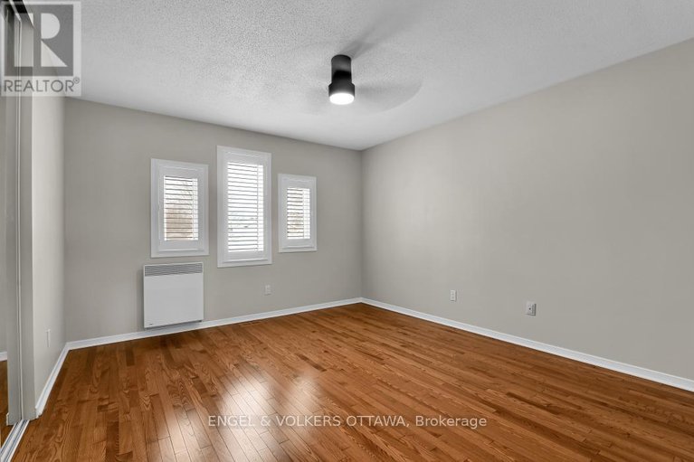 29360554/123-longshire-circle/longfields/ottawa/ontario/K2J4L1_21