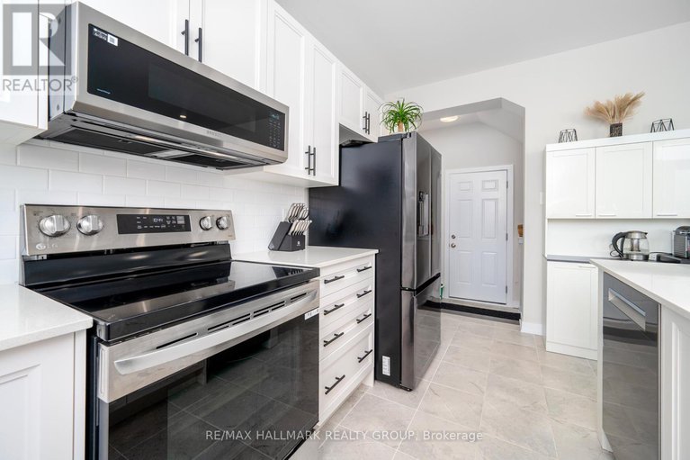 28906810/351-falsetto-street/mer-bleuebradley-estatesanderson-park/ottawa/ontario/K1W0S6_13