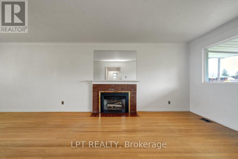 28994142/151-oakridge-boulevard/meadowlandscrestview/ottawa/ontario/K2G2V3_18