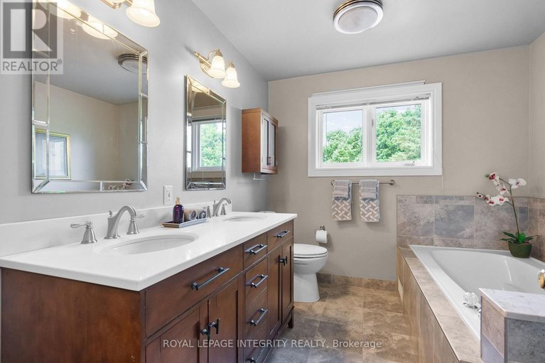 28798691/22-marchbrook-circle/rural-kanata-central/ottawa/ontario/K2W1A1_32