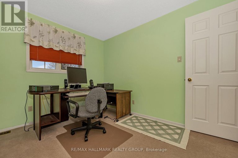 29212913/1835-windflower-way/chapel-hill/ottawa/ontario/K1C5Z8_24