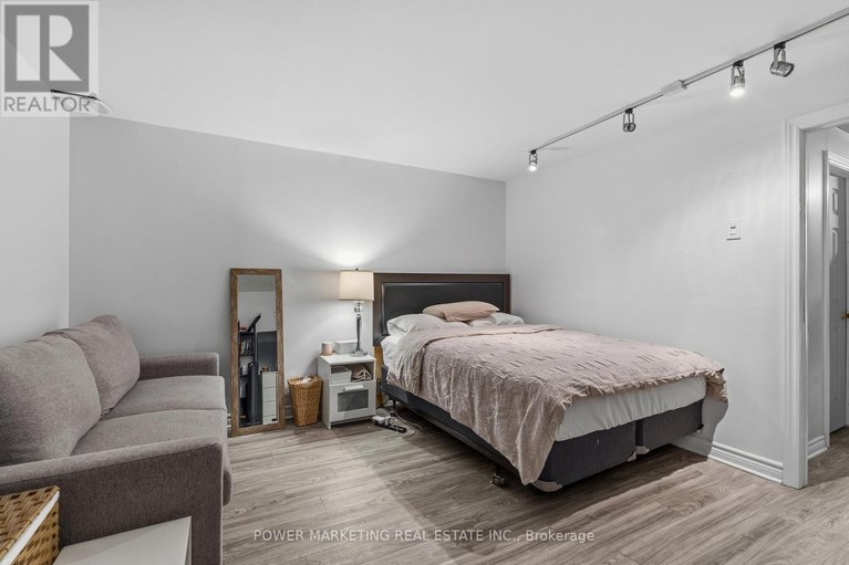 29670020/160-rushford-private/hunt-club-parkgreenboro/ottawa/ontario/K1T3C8_20