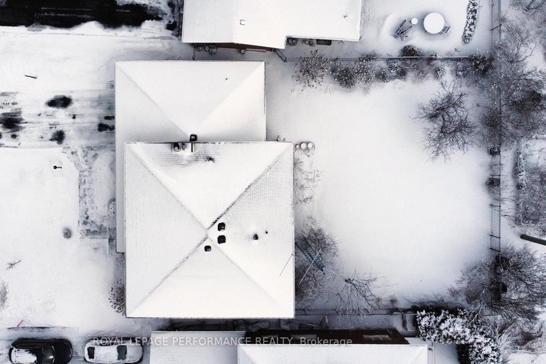 29487498/15-woodfern-court/sheahan-estatestrend-village/ottawa/ontario/K2H8Y9_37