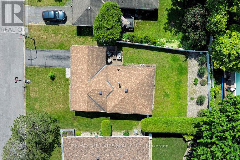 28586266/22-red-maple-crescent/blackburn-hamlet/ottawa/ontario/K1B3Z4_27