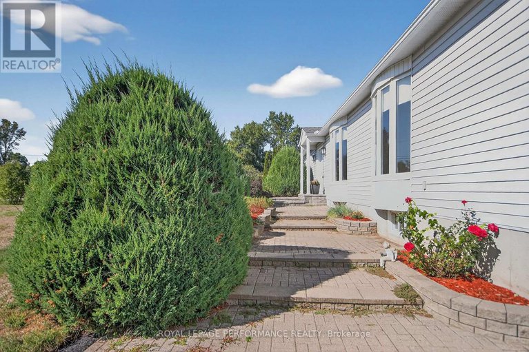28886308/8329-rodney-farm-drive/osgoode-twp-north-of-reg-rd-6/ottawa/ontario/K0A2P0_2
