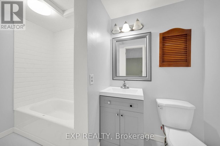 29595926/4-huntersfield-drive/hunt-club-parkgreenboro/ottawa/ontario/K1T3E4_22