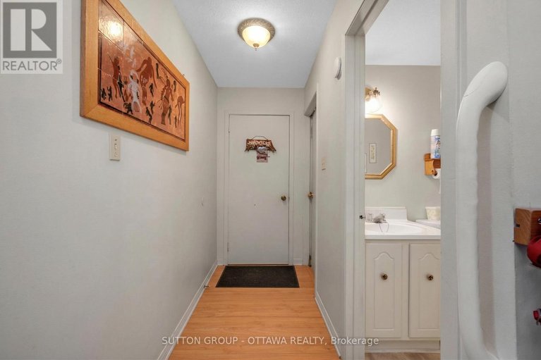 29589925/1112-st-pierre-street/convent-glen-south/ottawa/ontario/K1C1L5_20