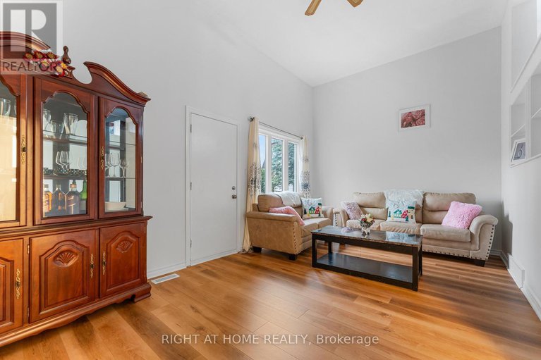 29056028/32-2296-orient-park-drive/blackburn-hamlet-south/ottawa/ontario/K1B4N6_8