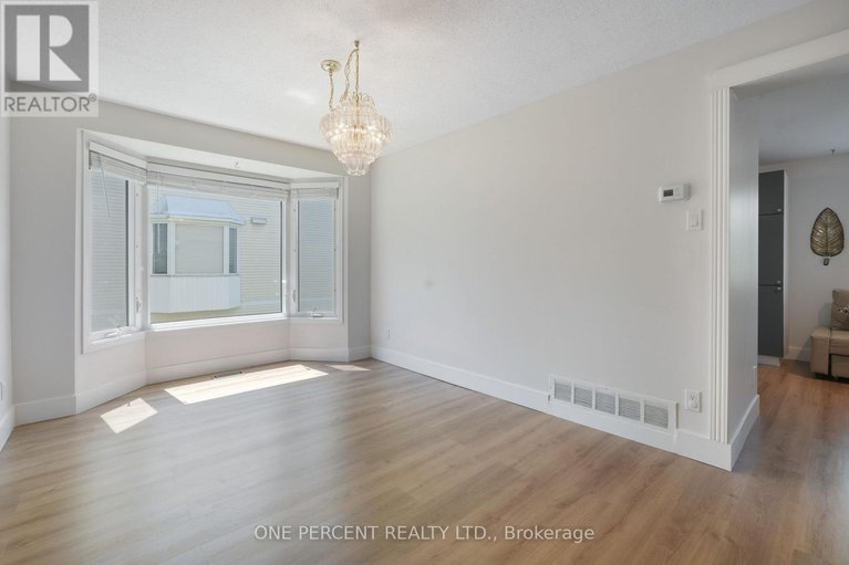 28549707/6585-6585-bilberry-drive/convent-glen-north/ottawa/ontario/K1C4N4_15