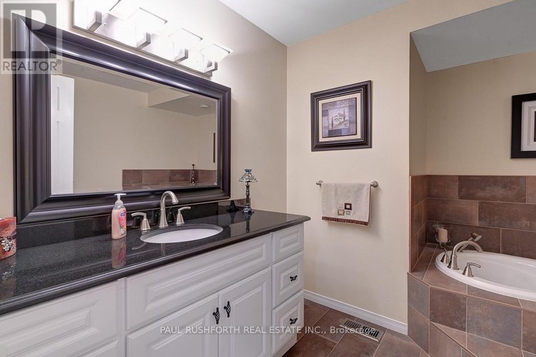 28756527/3285-magladry-road/sarsfieldbearbrook/ottawa/ontario/K4B1J1_25