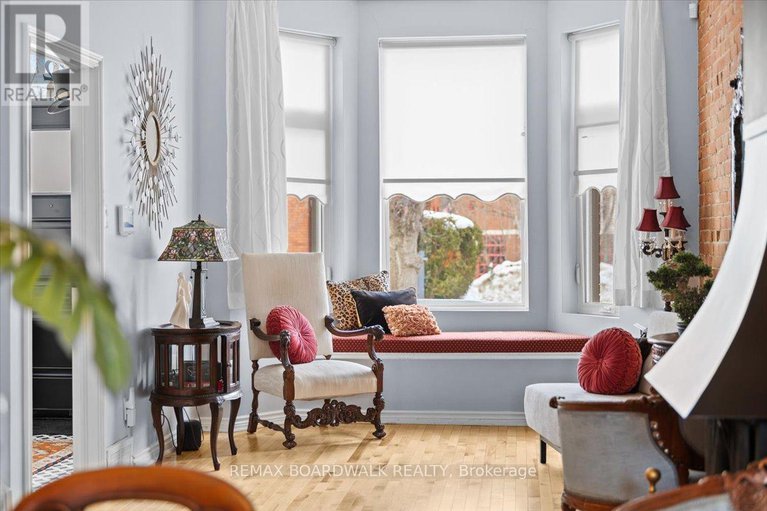 29377343/32-waverley-street/ottawa-centregolden-triangle/ottawa/ontario/K2P0T9_4