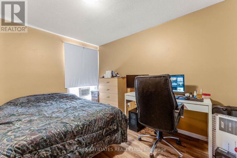 28882637/2101-eric-crescent/pineview/ottawa/ontario/K1B4P5_14