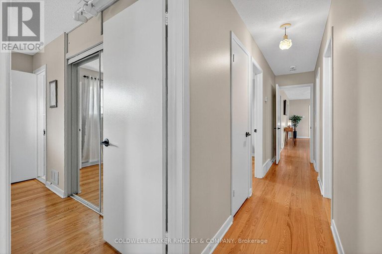 28912444/11-willeth-avenue/city-viewskylinefisher-heightsparkwood-hills/ottawa/ontario/K2E5C2_28