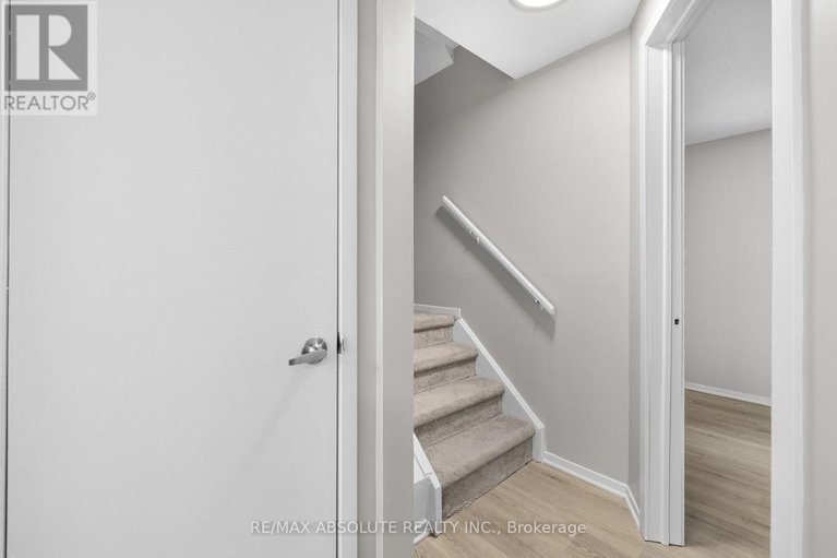 29207942/53a-798-st-andre-drive/hiawatha-parkconvent-glen/ottawa/ontario/K1C4R4_20