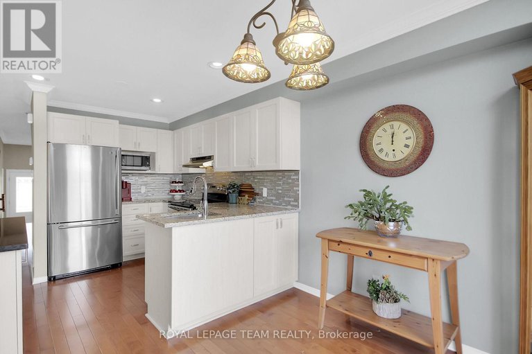 28277167/484-meadowbreeze-drive/emerald-meadowstrailwest/ottawa/ontario/K2M2T6_11