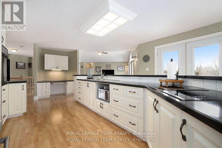 29238669/2124-cty-rd-18-road-s/north-grenville-twp-kemptville-south/north-grenville/ontario/K0G1J0_15